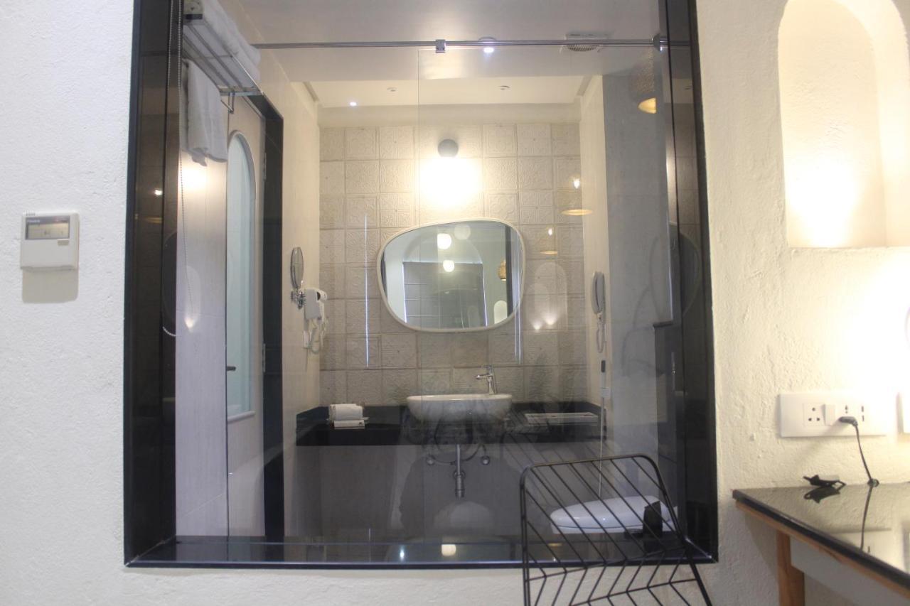 Executive Room Bathtub